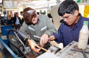 Gobierno dará créditos condonables a estudiantes de formación para el trabajo