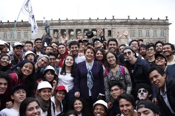 Estudiantes piden dineros que deben administrar rectores que no están en mesa de diálogo