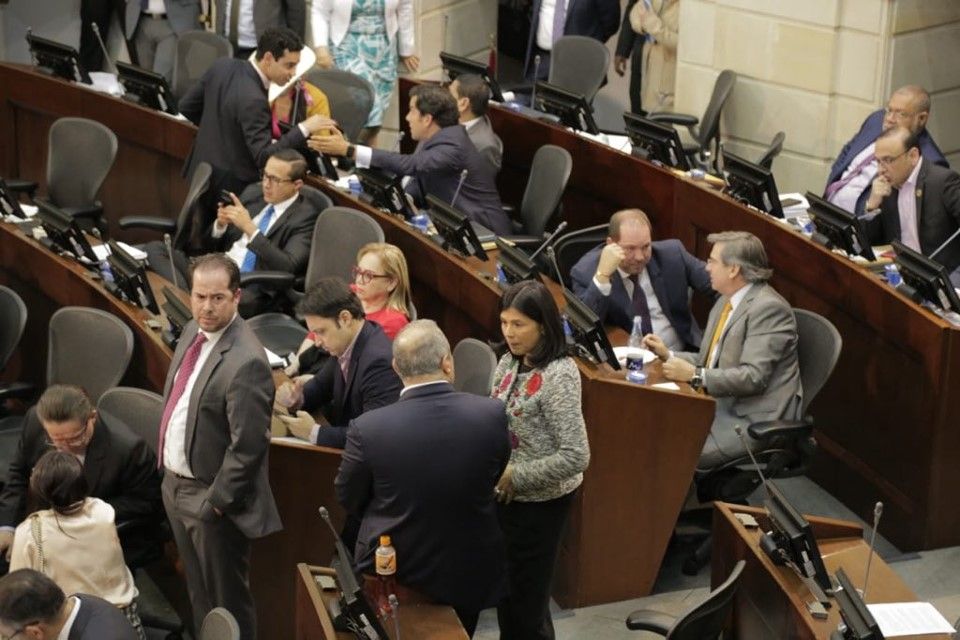 Congreso aprueba 2 billones de pesos de regalías para educación y ciencia