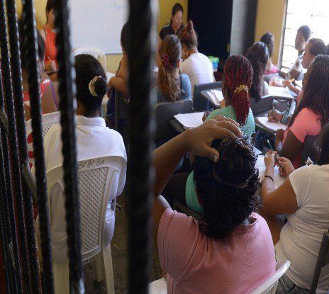 La importante obra social de algunas IES con la comunidad de presos del país