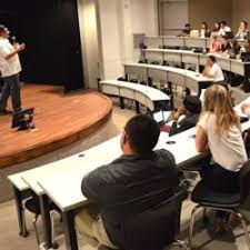 Grupos con menos estudiantes no se traducen directamente en mejor desempeño académico