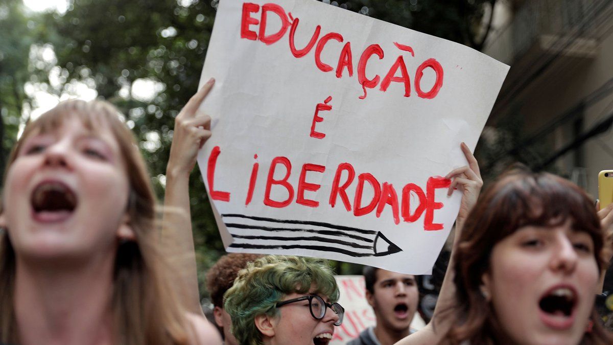 Rechazo a propuesta de Brasil de recortar subsidios a programas de humanidades