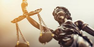 Programas de Derecho deben replantearse para responder a lo que la sociedad espera de los abogados
