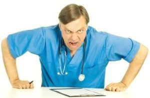 Gobierno reversó idea de convalidaciones exprés de médicos