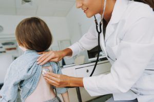 Médicos rechazan propuesta del Gobierno de agilizar convalidación de títulos, para enfrentar la epidemia