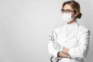 Gobierno hace obligatorio que profesionales y estudiantes en salud estén disponibles para la pandemia
