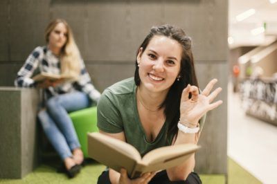 EE UU reversa decisión y no bloqueará a universitarios extranjeros