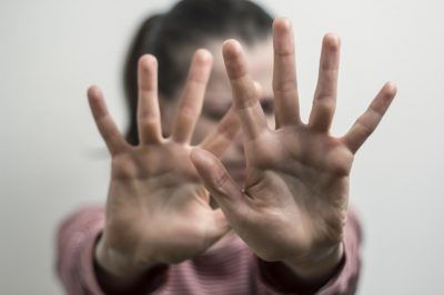 Situaciones de acoso sexual que llevan al retiro de un docente