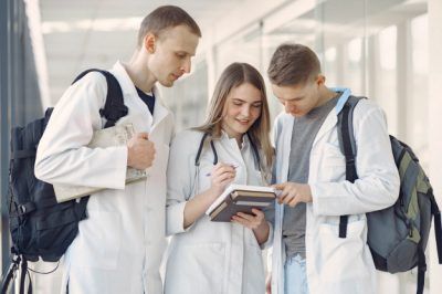 Pregrado de Medicina: Las matrículas de mayor a menor valor en las IES privadas