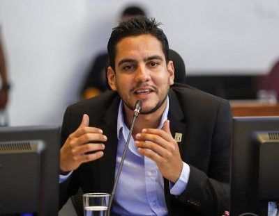 Exconsejero del CESU estaría promoviendo, a su beneficio, violar normas de grado