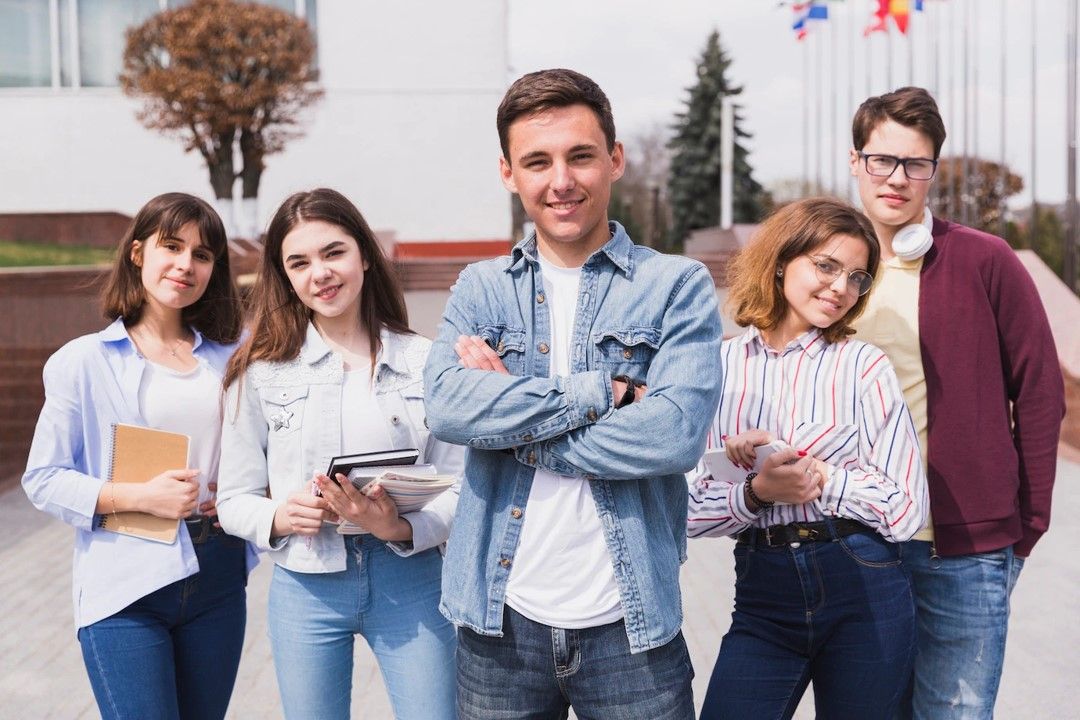 En España, los universitarios son más altos que quienes sólo tienen estudios de primaria