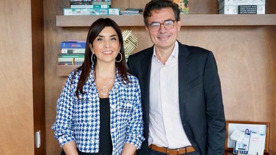 Exministra Angulo se sacude de críticas y lanza un sablazo al ministro Gaviria
