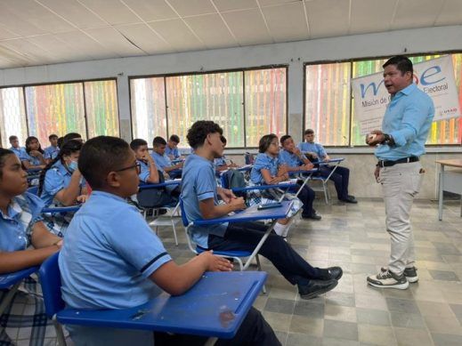 Unimagdalena ayudará a recuperar escuela normal en la que se formó rector Vera y otros de sus profesores