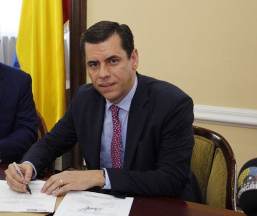Quieren prohibir remuneraciones “desproporcionadas” de personal directivo y administrativo en educación