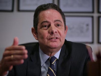 … Y ahora a por la educación: Germán Vargas Lleras