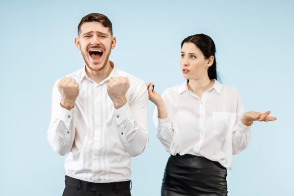 Empresas siguen pagando mejor a los hombres, aunque en las IES no hay suficiente información para saberlo