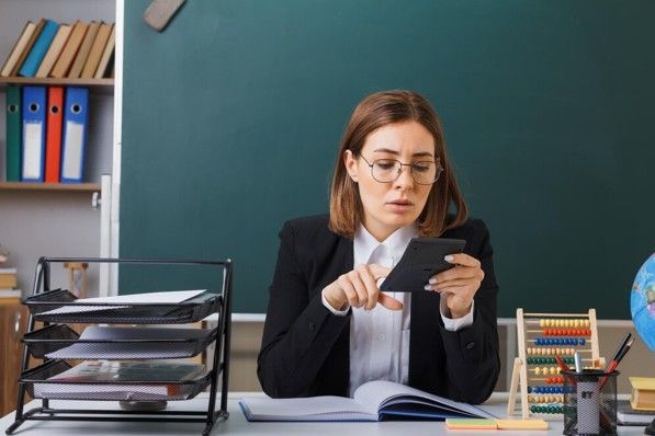 Este es el valor mínimo que deben pagar las IES privadas en 2025 a sus profesores de hora cátedra