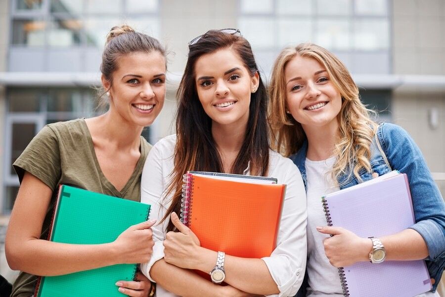 Una muy amplia legislación acompaña el respeto y la dignidad de la mujer en la academia