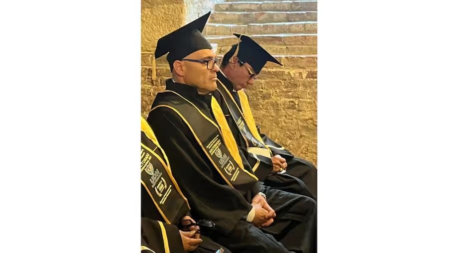 En el Congreso de Colombia una cuestionable universidad mexicana doctora honoris causa a Xavier Vendrell