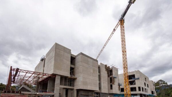 Estos son los proyectos, universidades e IES públicas que están recibiendo dinero del gobierno para crecer su oferta con nuevas sedes