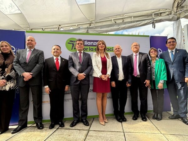 Tras la caída del apoyo de ICETEX, 10 universidades privadas y Fincomercio lanzan programa de apoyo a la matrícula