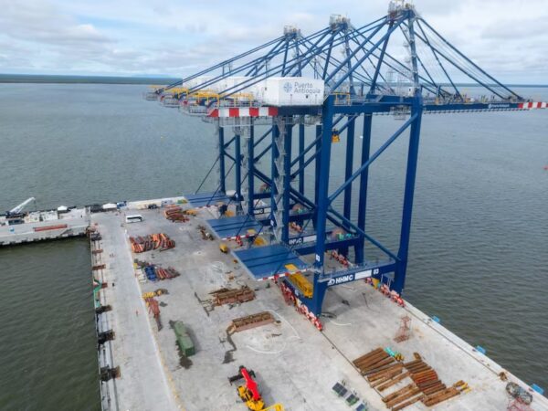 Paisas buscan traer una universidad de Panamá para formar operarios de Puerto Antioquia