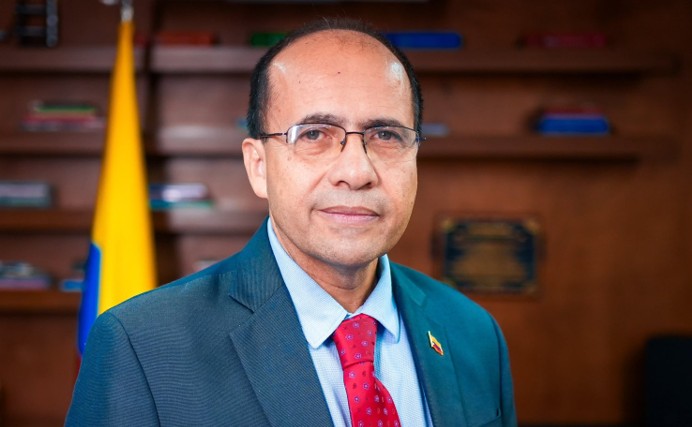 … Y el viceministro de Educación Superior ya no es noguera, ni tampoco González, sino Ibarra, y como encargado